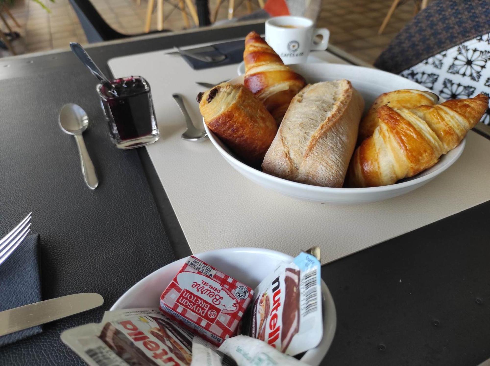 Locqueltas Logis Hotel Vannes Nord Le Clos Des Hortensias מראה חיצוני תמונה